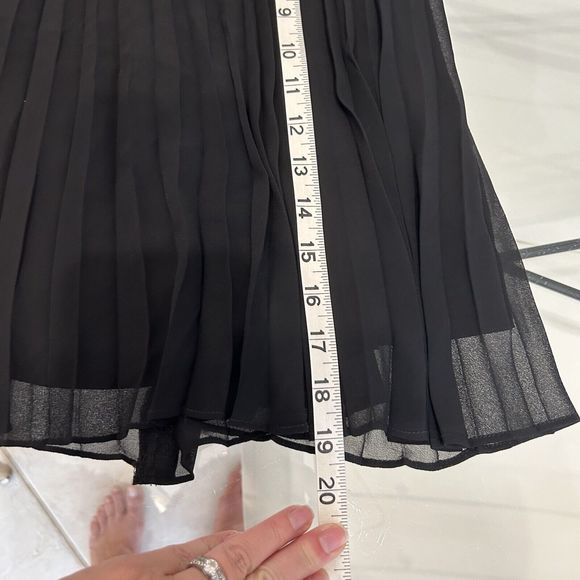 BCBGeneration Black Lace Popover‎ Accordion Pleated Dress Size 6 Small - Picture 10 of 10